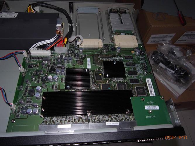 数码产品拆解 &rsaquo; dell powerconnect 6224 万兆全三层汇聚交换机